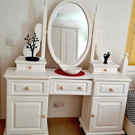 Female Solo Traverels Only & Spacious Vintage & Private Bath & Balcony & *