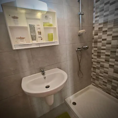 Διαμέρισμα Female Solo Traverels Only & Spacious Vintage & Private Bath & Balcony & *