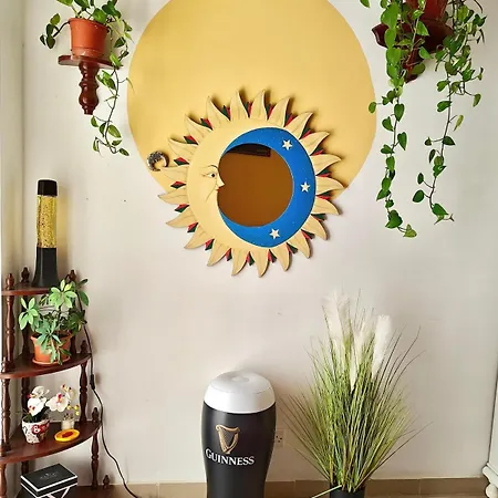 Female Solo Traverels Only & Spacious Vintage & Private Bath & Balcony & Apartamento *