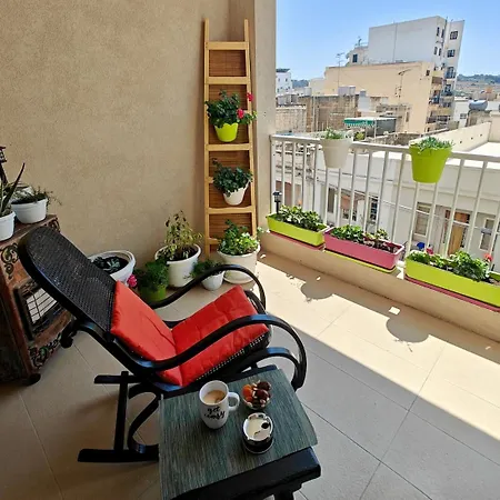 Apartamento Female Solo Traverels Only & Spacious Vintage & Private Bath & Balcony &